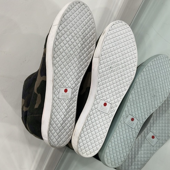 Blondo Glenda Waterproof Sneaker Bootie Shoes Camo Green Leather Vamp Zipper 11 - Picture 9 of 15